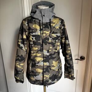 Oakley Women’s Green Camo Snowboard Jacket Sz S